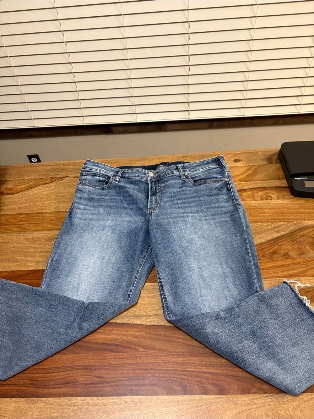 Women's Cropped Ankle Jeans in Light Blue Wash